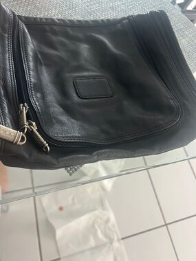 Tumi Men's Black Leather Messenger Crossbody Bag